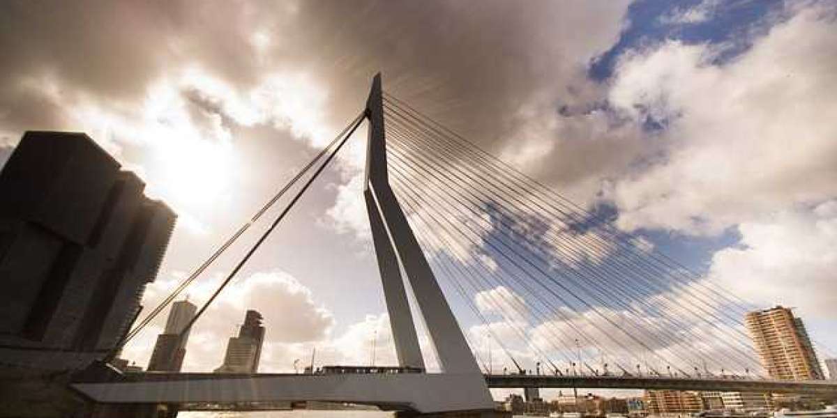 Jeff Bezos' new yacht is so big that it will dismantle the historic bridge in Rotterdam